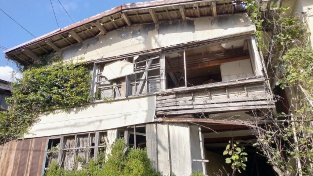 外壁と屋根の塗装を別々にすると150万円以上損をすることも？セット工事が究極の選択である2つの理由